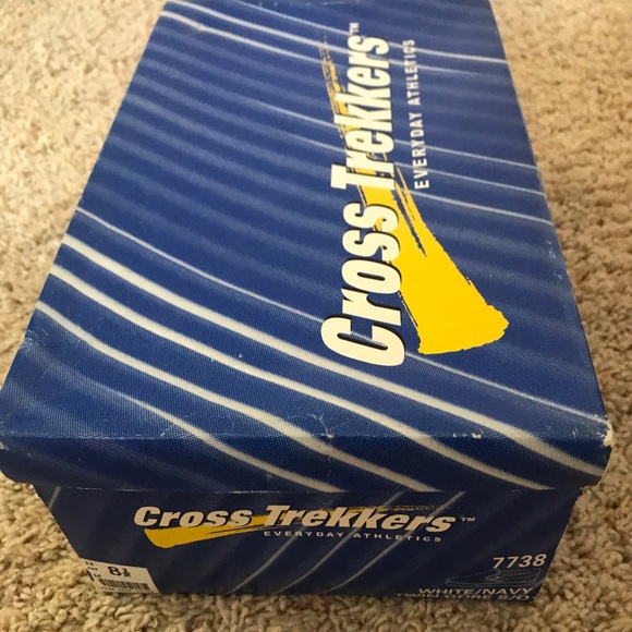 NIB Cross Trekkers White / Navy Boat Tennis Shoes - Picture 5 of 5